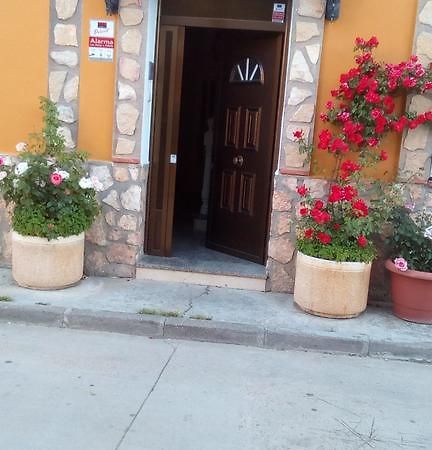 Hostal Canamares Exterior photo